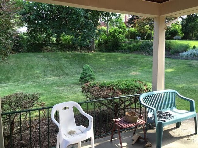 Building Photo - **********Gorgeous Scott Township 3-Bed/1....