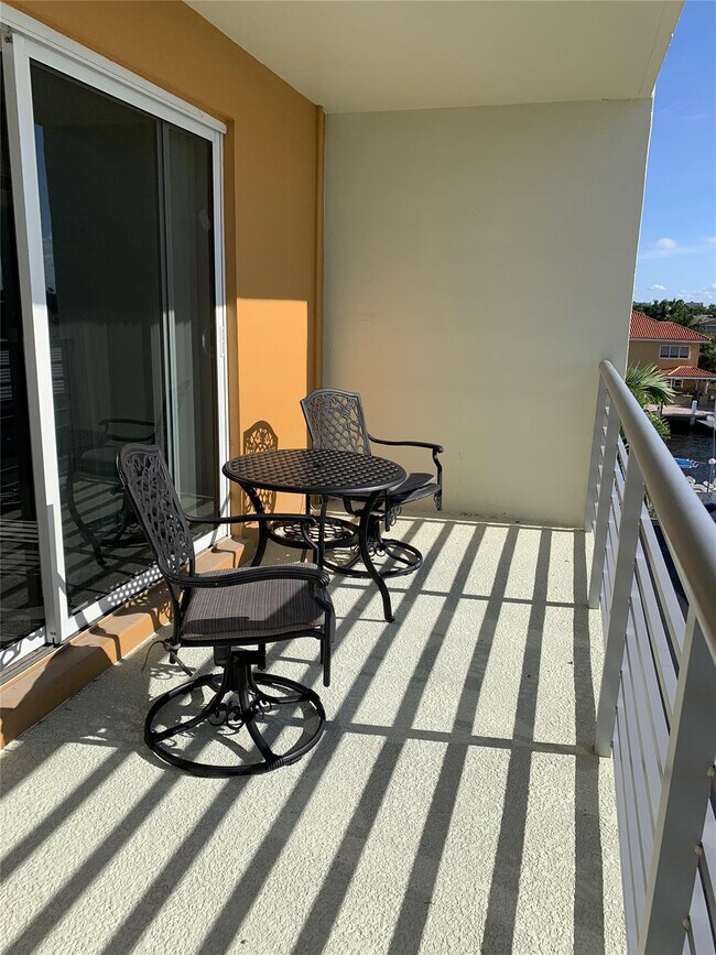 Building Photo - 2900 NE 30th St