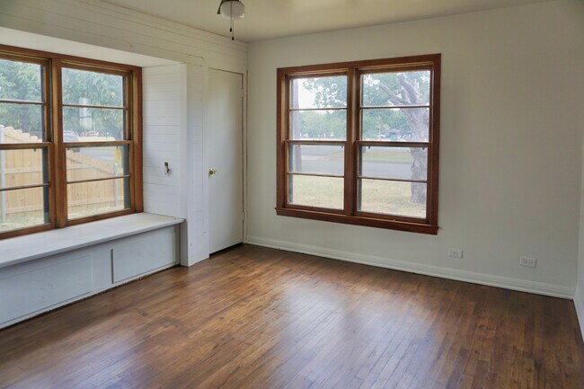 Building Photo - 2516 Briarwood Ln