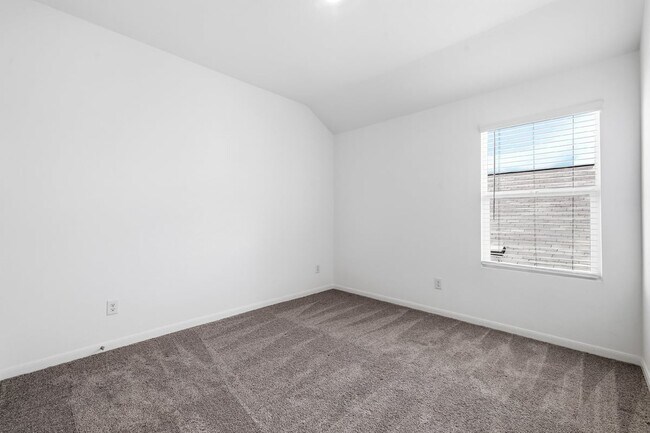 Building Photo - 14014 Roller Mls