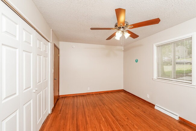 Building Photo - 1124 Little John Ln