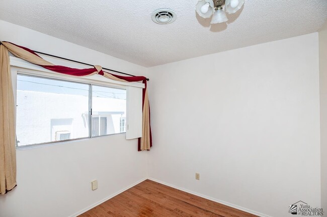 Building Photo - 1128 S 9th Ave