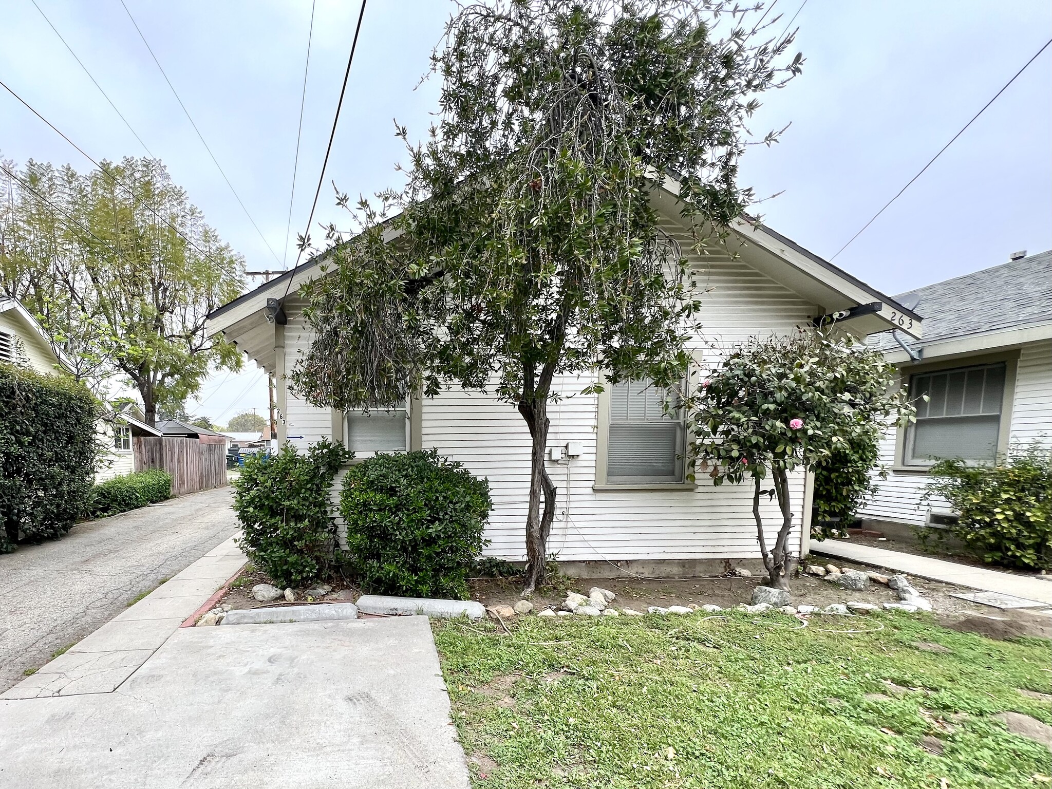 Building Photo - 263 N 6th Ave