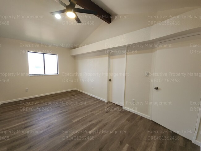 Building Photo - Stylish home with upgraded amenities