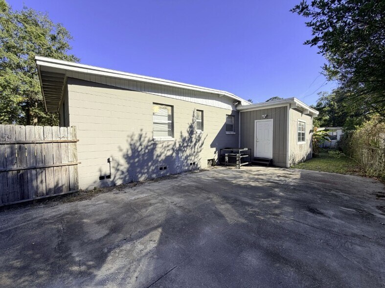 Building Photo - 10252 Haverford Rd