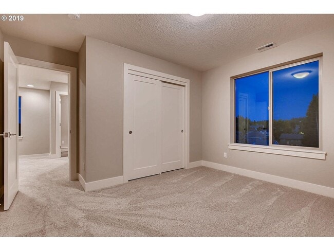 Building Photo - Great newer 3 story Townhouse behind Cooper Mountain elementary