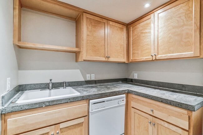 Building Photo - Utilities included!