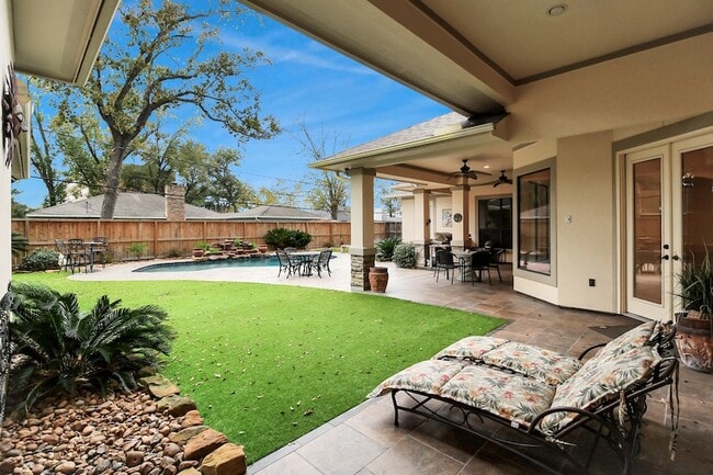 Building Photo - 1611 Lynnview Dr