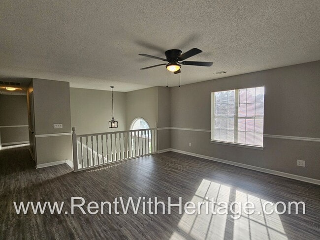 Building Photo - Gorgeous 5 bedroom/ 3 bath/ Upgrades Galor...