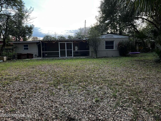 Building Photo - 5467 N River Rd
