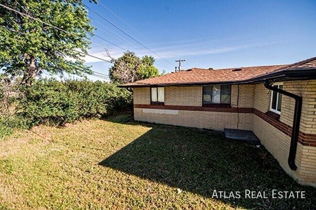 Building Photo - 1665 Fenton St