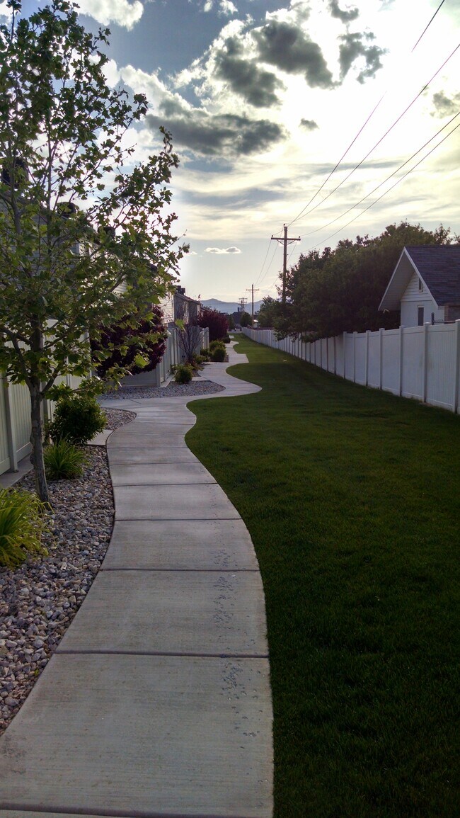 Building Photo - 340 1425 N St