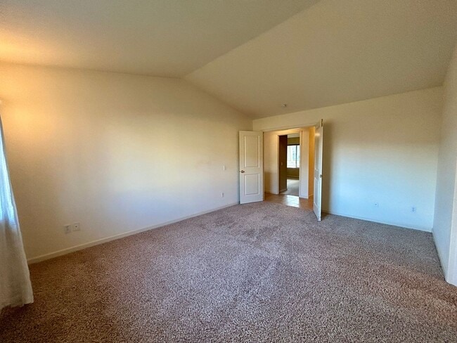 Building Photo - Charming Home Near John Wayne Trail