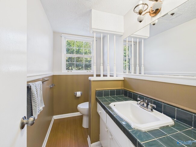 Building Photo - 2521 Lancelot Dr SE