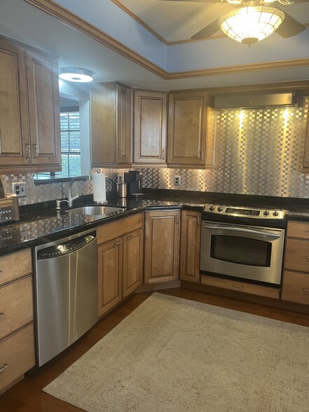 Building Photo - 840 Meadowland Dr