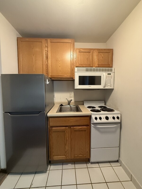 Building Photo - 134 E Johnson St