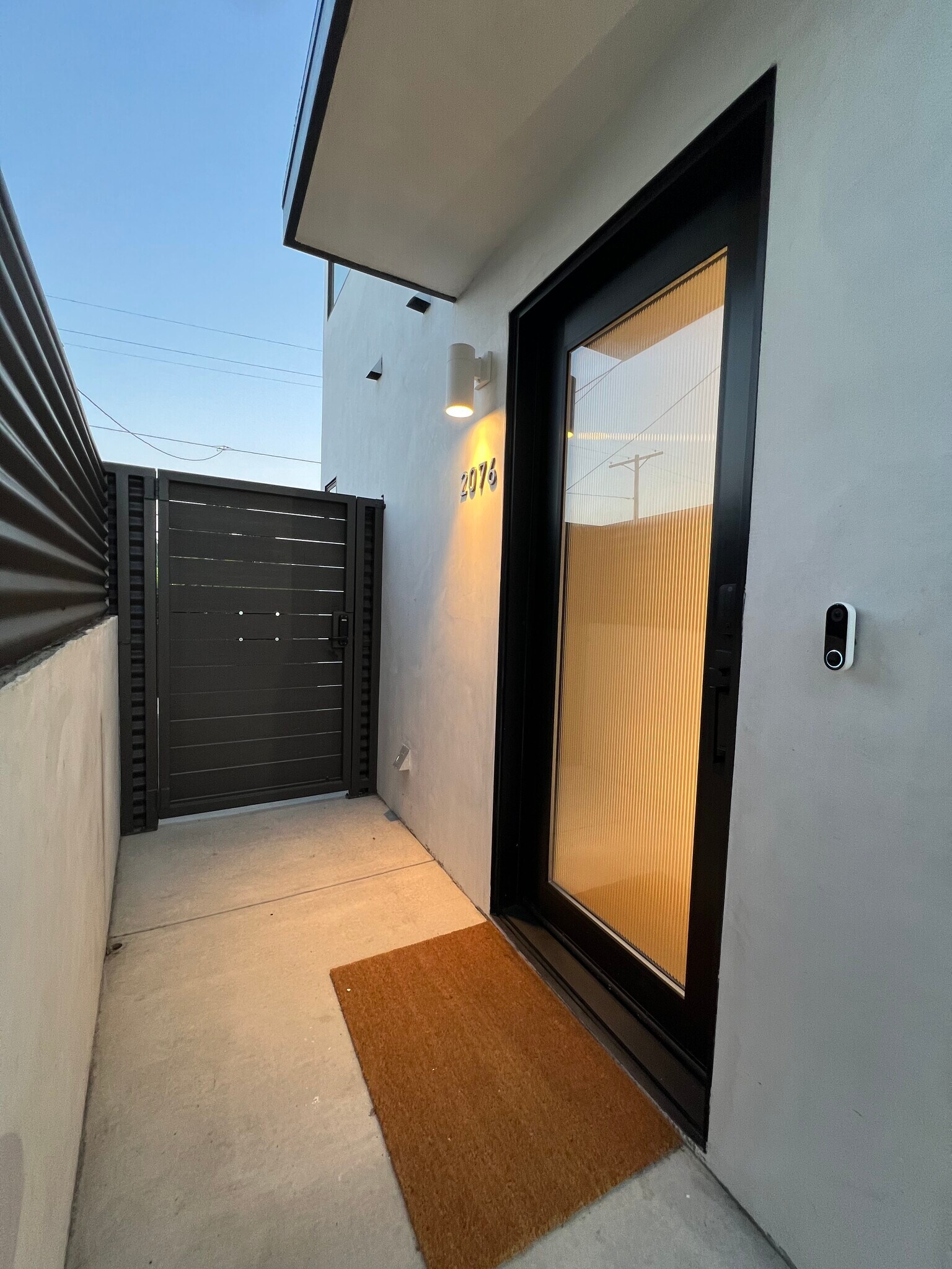 Building Photo - 2076 Blake Ave
