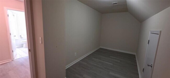 Building Photo - 162 Walnut St SW