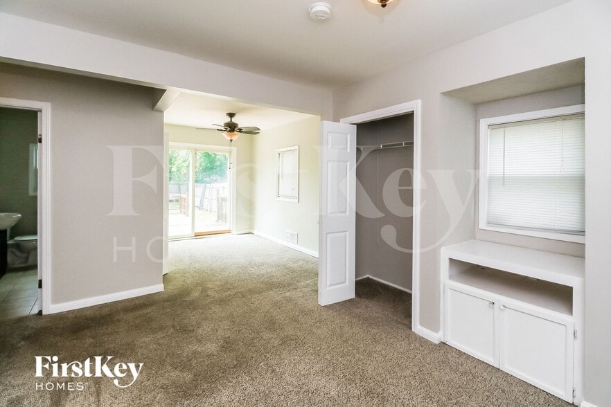 Building Photo - 18722 Hamlin Ave