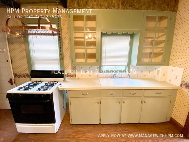 Building Photo - 837 Parkview St NE