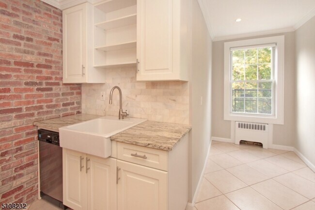 Building Photo - 380 Claremont Ave