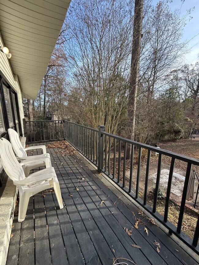 Building Photo - 323 Forrest Glen Rd