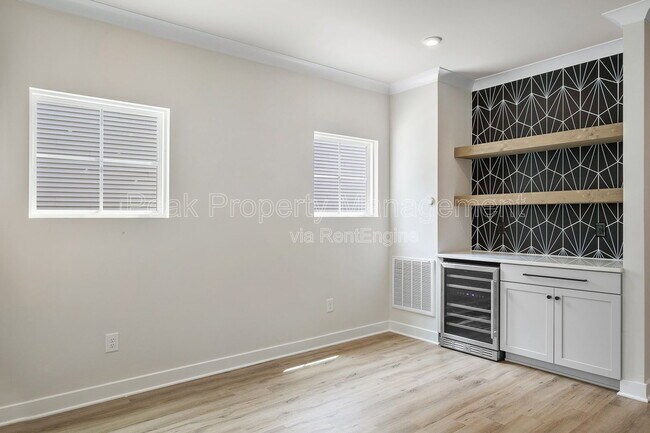 Building Photo - 1633 Bilder Ct