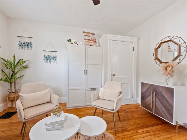 Building Photo - 8 Edgemere Rd