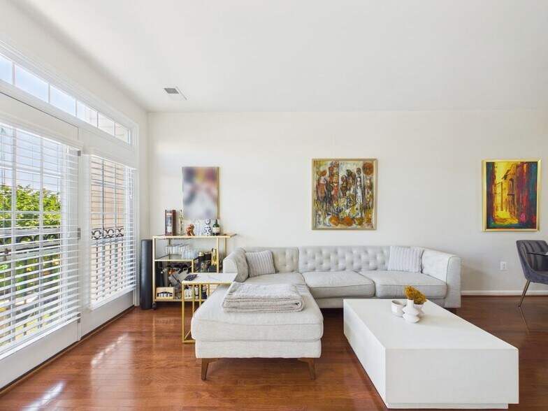 Building Photo - 15653 John Diskin Cir