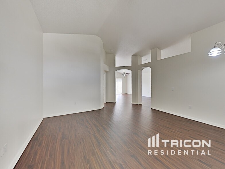 Building Photo - 326 Havelock St