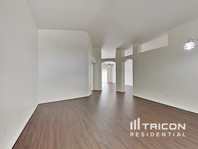 Building Photo - 326 Havelock St