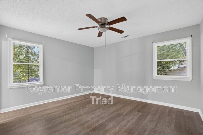 Building Photo - 151 Laura Ave