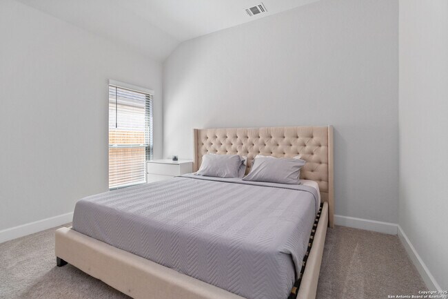 Building Photo - 149 Red Oak