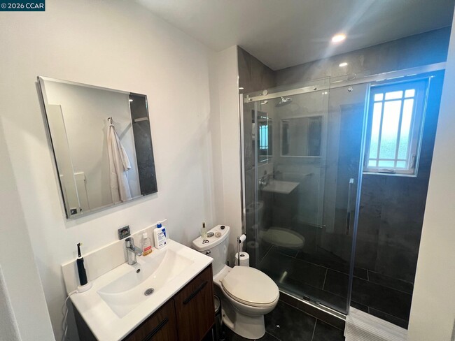 Building Photo - 1325 Hopkins St