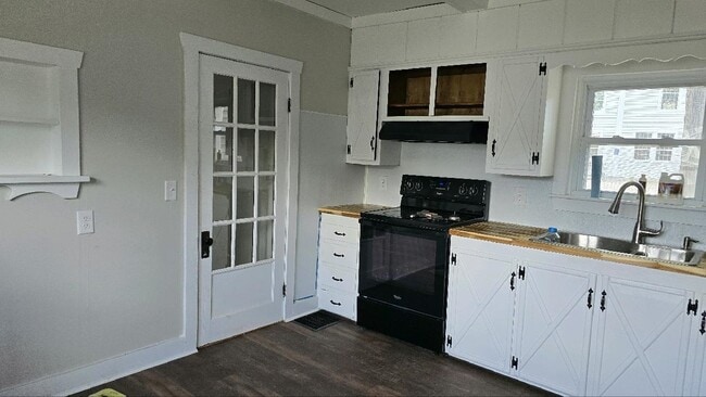 Building Photo - 83 W Main St