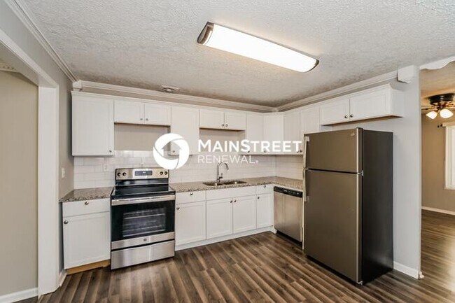 Building Photo - 4 Bedroom Pet-Friendly Home in Louisville, KY with Main Street Renewal