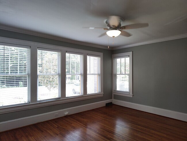 Building Photo - Charming 2-Bedroom, 2-Bath Brick Ranch Home in Midwood!