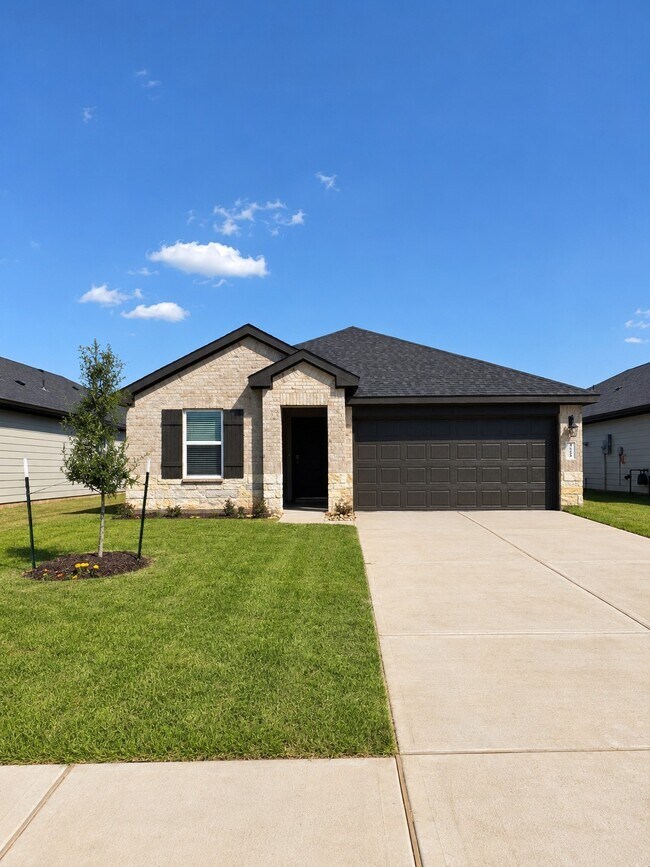 Building Photo - 3523 Turnpike Dr