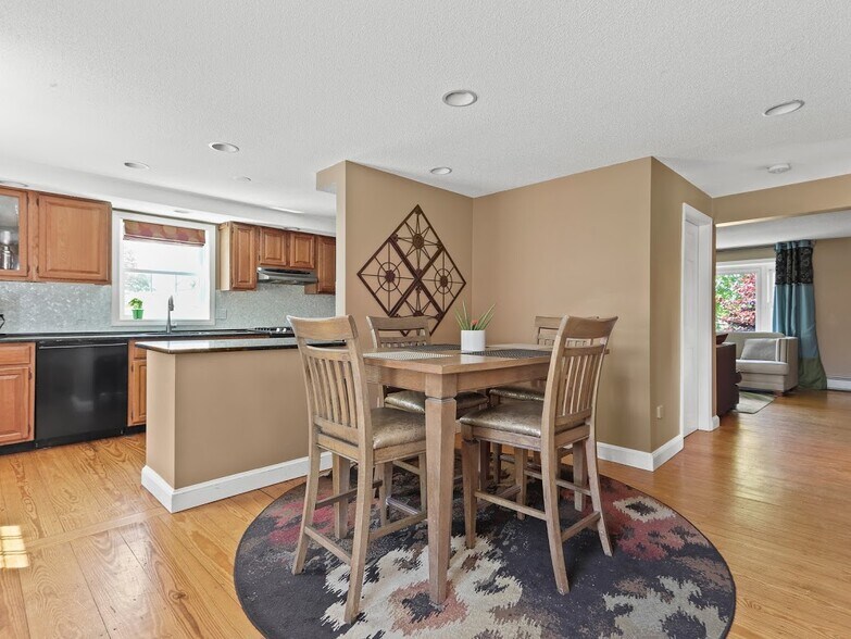 Building Photo - 491 Spring St