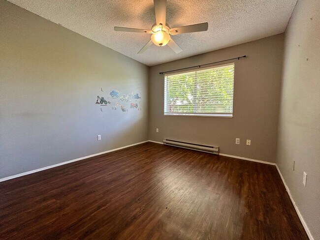 Building Photo - FIRST MONTHS RENT FREE! Welcome to your new home!