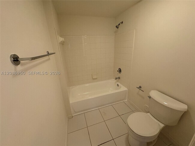 Building Photo - 2492 Centergate Dr