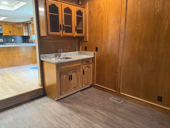 Building Photo - Spacious Harvey Oaks 4-bedroom home with classic charm and modern updates