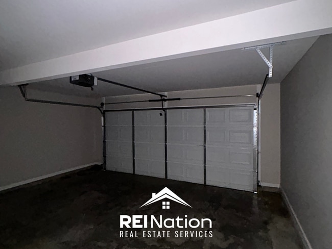 Building Photo - SOUTHAVEN STUNNER! 3BR/2BA | Vaulted Ceilings & Fireplace | Fenced Yard!
