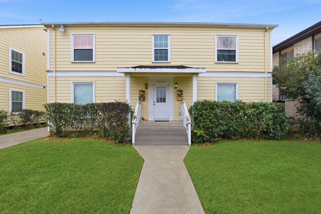 Building Photo - 2513 Shakespeare St