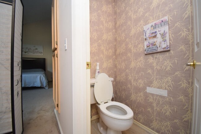 Building Photo - Bright Holladay 4 Bed Home – High Ceilings in Prime Location!!