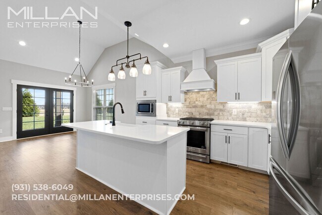 Building Photo - Elegant All-Brick Townhome in a Gated Community in Sango