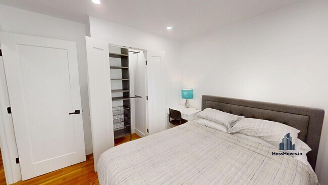 Building Photo - 36 Shepard St