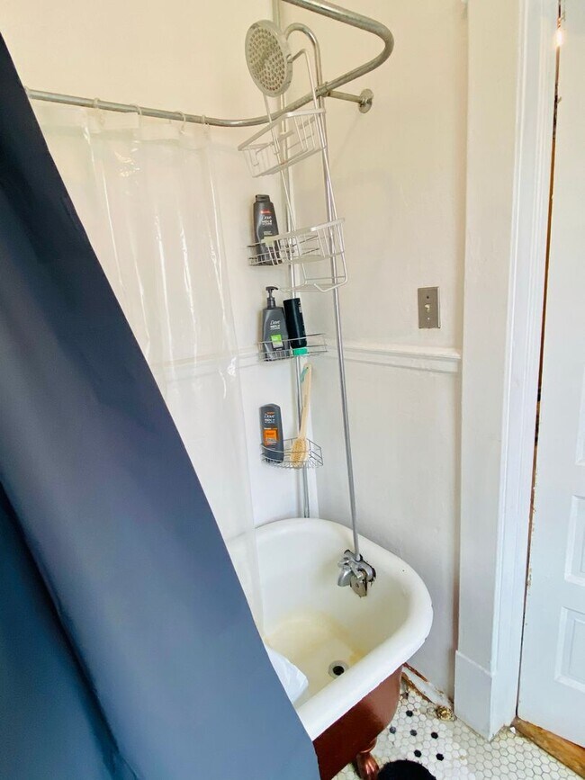 Building Photo - 117 N Robinson St