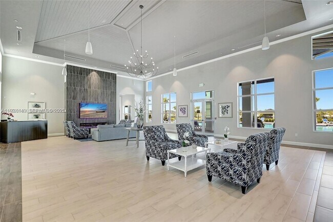 Building Photo - 400 SE Mulberry Wy