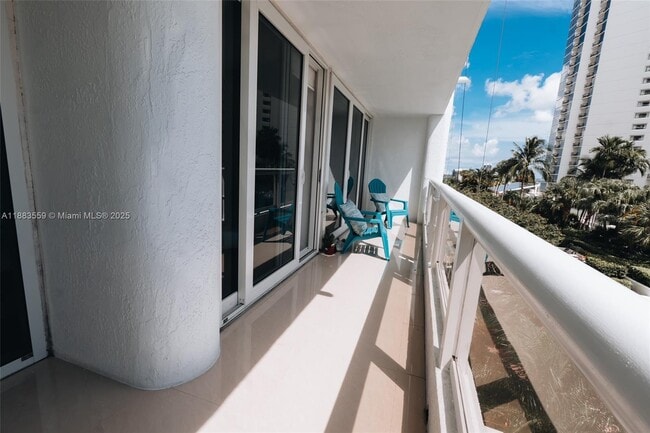 Building Photo - 1717 N Bayshore Dr